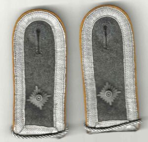 Luftwaffe shoulder straps for a Fahnenjunker Feldwebel