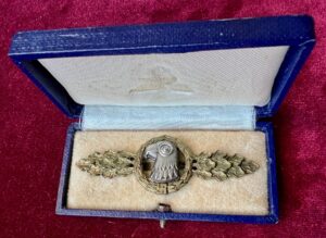Luftwaffe Reconnaissance Personal Clasp in Bronze (Frontflugspange für Aufklärer) in case